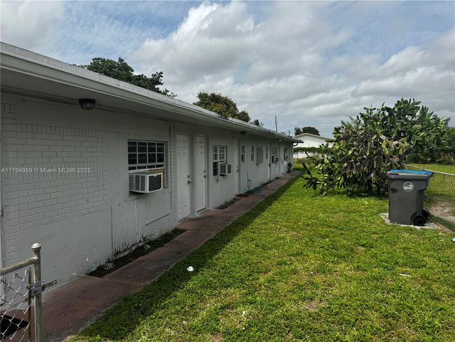 APT-3 - 4017 Sw 24 Th St, Condo with 2 bedrooms, 1 bathrooms and null parking in West Park FL | Image 10
