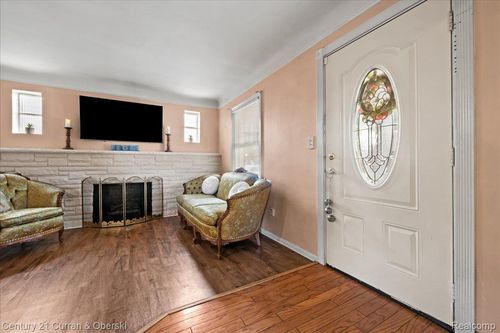 17960 Hanna St, Melvindale, MI, 48122-1423 | Card Image