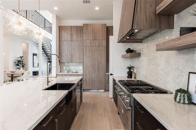 5008 Holt St, House other with 4 bedrooms, 6 bathrooms and 2 parking in Bellaire TX | Image 4