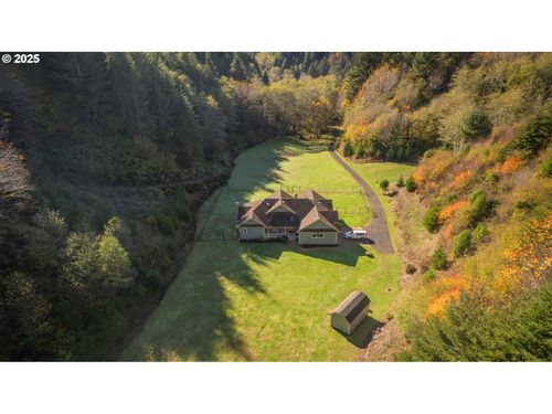 700 Oar Creek Rd, Reedsport, OR, 97467-9732 | Card Image