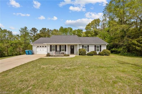 880 Garner St, Mocksville, NC, 27028-2006 | Card Image