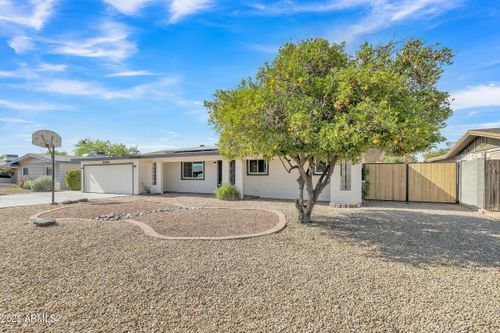 2424 E Fairfield St, Mesa, AZ, 85213-5303 | Card Image