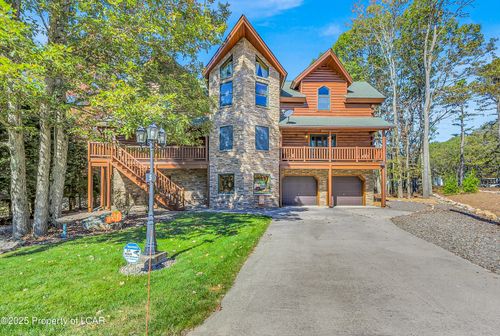 5 Fernwood Cir, Hazleton, PA, 18202-9190 | Card Image