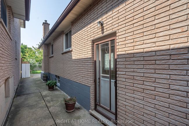 296 Clifton Downs Rd, House other with 3 bedrooms, 2 bathrooms and 4 parking in Hamilton ON | Image 31