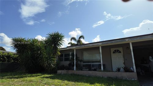 4821 Ne 5th Ter, Oakland Park, FL, 33334-2326 | Card Image