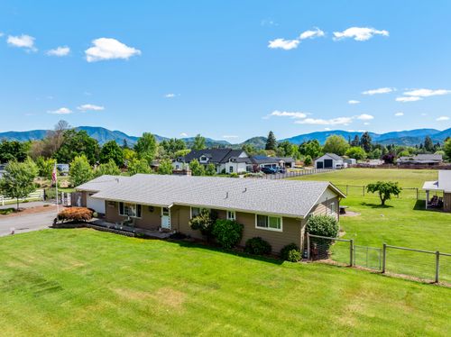 2821 S River Rd, Grants Pass, OR, 97527-6128 | Card Image