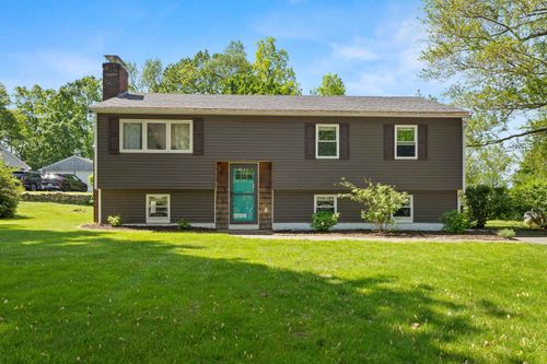 4 Crestview Ter, Stratham, NH, 03885-4208 | Card Image