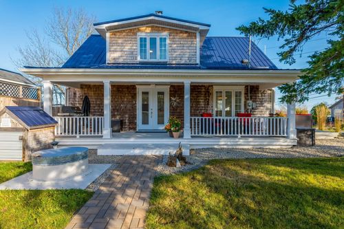 {{alt}} | Card Image