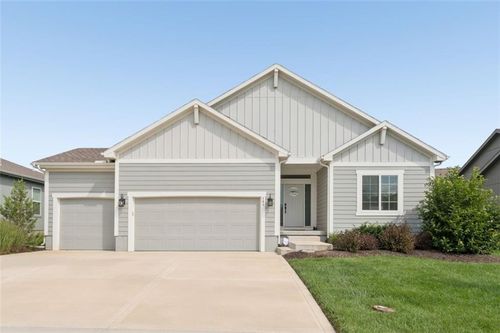 141 Se Griffin St, Blue Springs, MO, 64064-7701 | Card Image