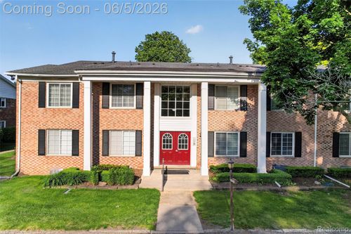 42-2425 Mulberry Sq, Bloomfield Hills, MI, 48302-0694 | Card Image