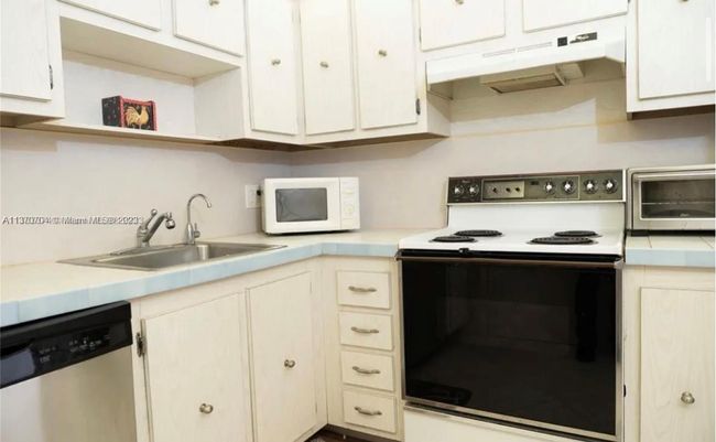 APT-1709 - 3800 S Ocean Dr, Condo with 1 bedrooms, 2 bathrooms and null parking in Hollywood FL | Image 13