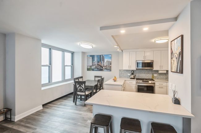 APT-2410 - 400 E Randolph St, Condo with 2 bedrooms, 2 bathrooms and 2 parking in Chicago IL | Image 6