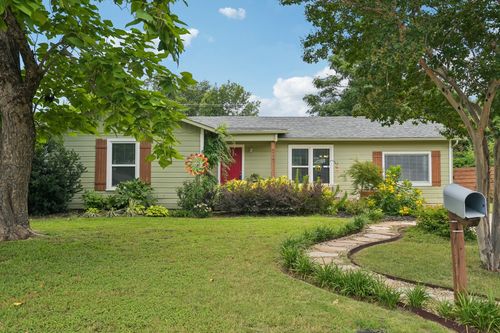 517 Norwood Dr, Hurst, TX, 76053-6828 | Card Image