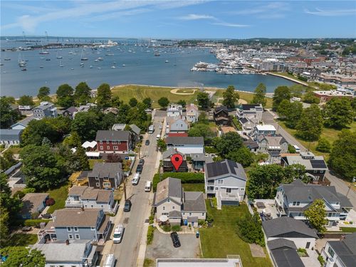 32 Houston Ave, Newport, RI, 02840-8002 | Card Image