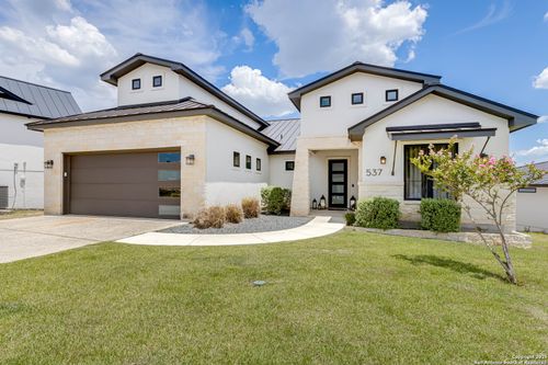 537 Preston Trl, Boerne, TX, 78006-8860 | Card Image