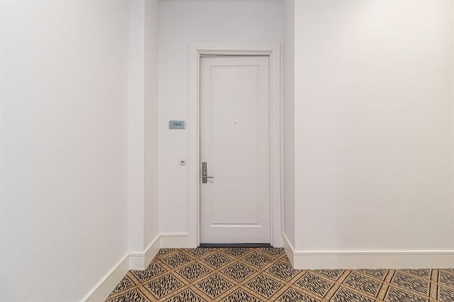 FRONT DOOR ENTRY | Image 26