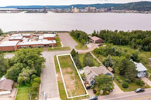 1439 Minnesota Ave, Duluth, MN, 55802-2427 | Card Image
