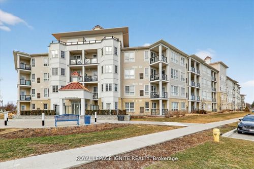 323-50 Lakebreeze Dr, Newcastle, ON, L1B0V9 | Card Image
