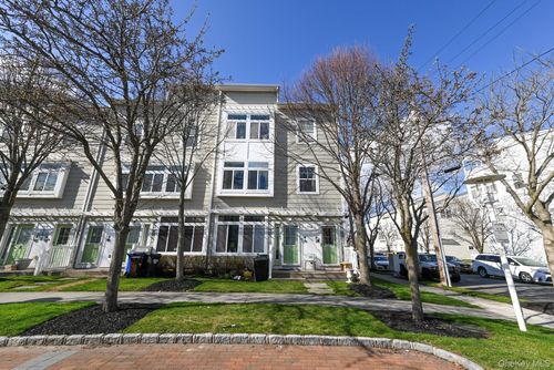 7704 Aquatic Dr, Arverne, NY, 11692-2012 | Card Image