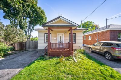 139 Gladstone Ave, House other with 2 bedrooms, 2 bathrooms and 4 parking in Oshawa ON | Image 2