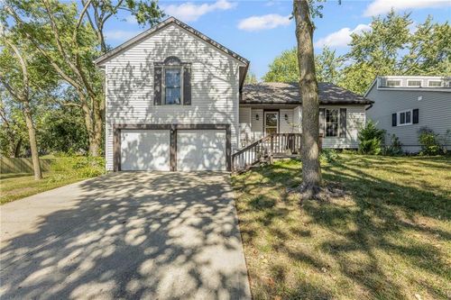 107 Nelson Cir, Olathe, KS, 66061-7605 | Card Image