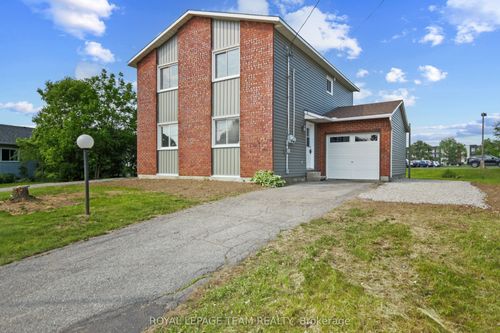 107 Mississippi Rd, Carleton Place, ON, K7C4E5 | Card Image