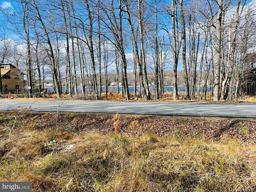 789 Waterfront Dr, Tobyhanna, PA, 18466 | Card Image