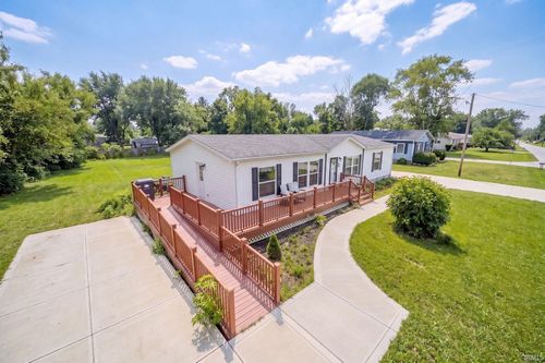 2305 E Delta Dr, Muncie, IN, 47303-9570 | Card Image