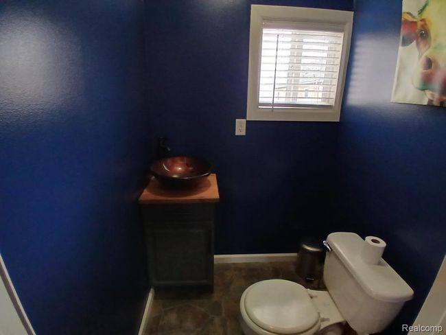 HALF BATHROOM | Image 9