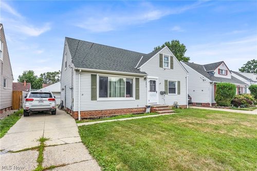 30015 Warren Rd, Wickliffe, OH, 44092-1735 | Card Image