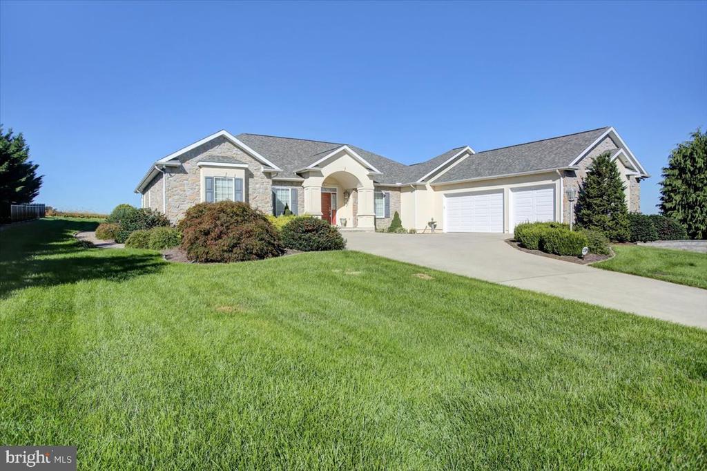 Moonlight Dr, Greencastle, PA 17225