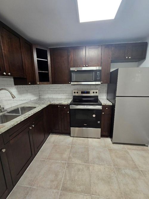 apt-415-5625 W 20th Ave, Hialeah, FL, 33012-7526 | Card Image