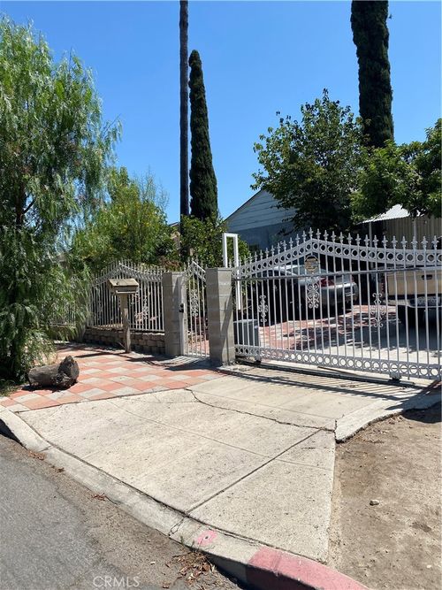 7660 Radford Ave, North Hollywood, CA, 91605-2857 | Card Image