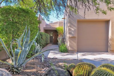 9114 E Clubhouse Court, House other with 2 bedrooms, 2 bathrooms and null parking in Scottsdale AZ | Image 3