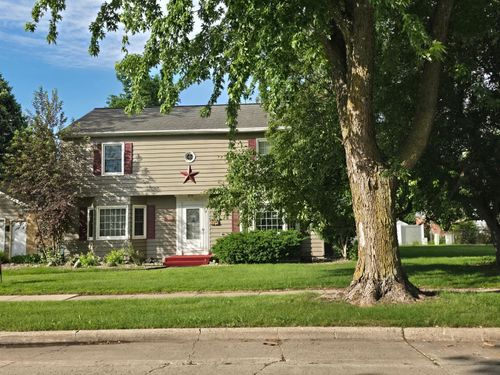 405 Clary St W, Worthington, MN, 56187-1108 | Card Image