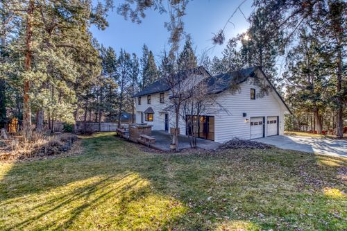 1562 Nw Vicksburg Ave, Bend, OR, 97703-1434 | Card Image