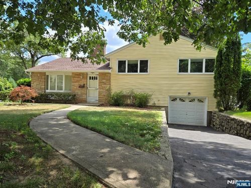 131 Busteed Dr, Midland Park, NJ, 07432-1905 | Card Image