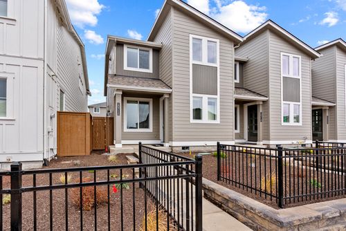 20716 Se Scout Pl, Bend, OR, 97702-3119 | Card Image