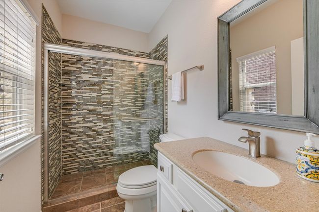 Private bathroom for extra bedroom 3. | Image 25