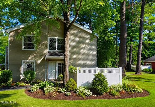 7 Spruce Ct, Delmar, NY, 12054-2613 | Card Image