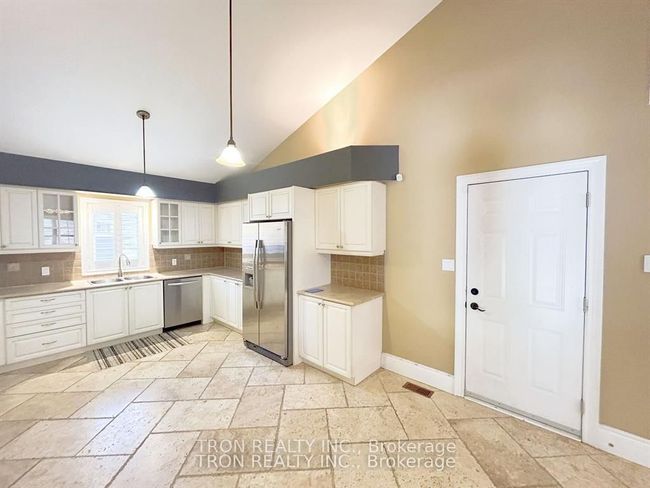 888 Barbados St, House other with 4 bedrooms, 3 bathrooms and 4 parking in Oshawa ON | Image 8