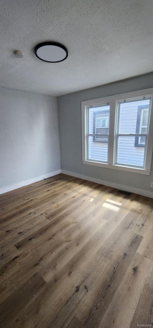 16201 Turner St, Detroit, MI, 48221-4915 | Card Image