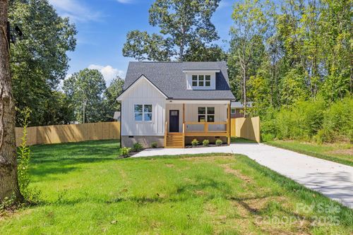 67 Valentine St, Flat Rock, NC, 28731-1075 | Card Image