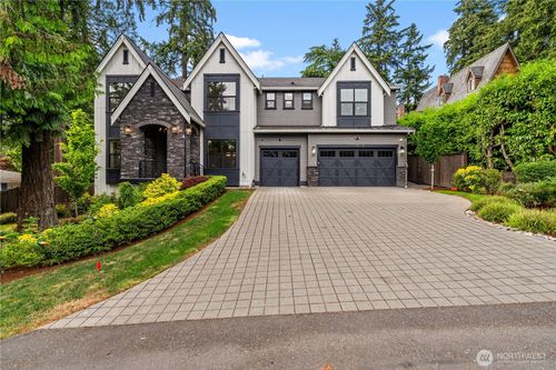 10668 Se 32nd St, Bellevue, WA, 98004-7439 | Card Image
