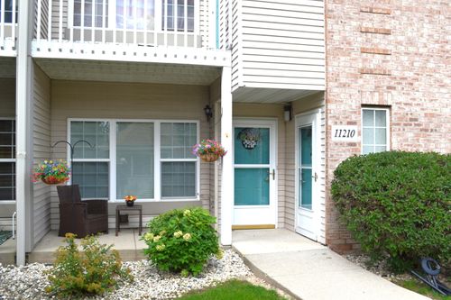 11210 W Gilbert Ave, Wauwatosa, WI, 53226-2258 | Card Image