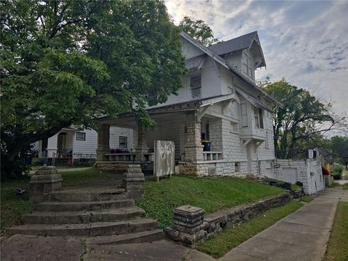 2911 E 37th St, Kansas City, MO, 64128-2485 | Card Image