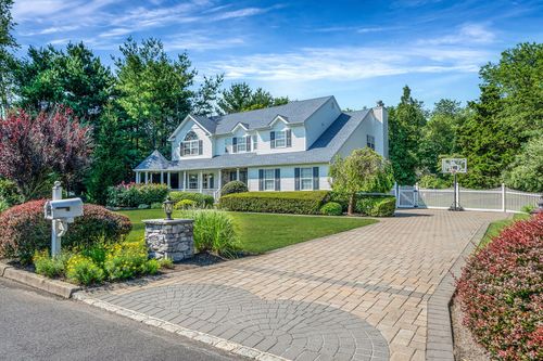 16 Laura Ct, Mount Sinai, NY, 11766-2360 | Card Image