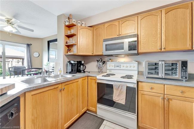 88 Foxborough Dr, Townhouse with 3 bedrooms, 2 bathrooms and 3 parking in Ancaster ON | Image 7