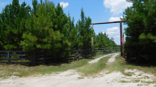 56585 Davis Rd, Callahan, FL, 32011-8823 | Card Image