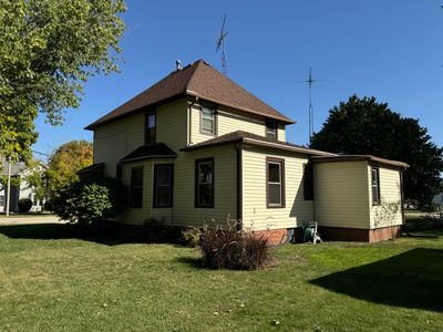 Well kept house and yard for this great home! | Image 3